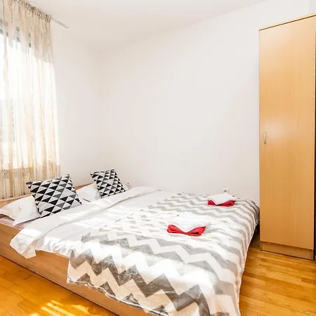 Modern 2bdr In The Center- Free Parking Apartment Sarajevo