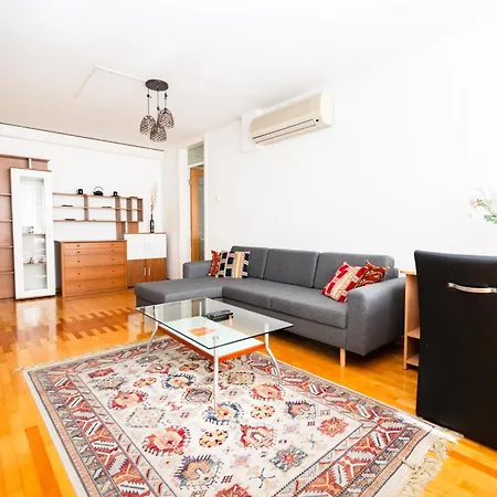 Modern 2bdr In The Center- Free Parking Apartment Sarajevo