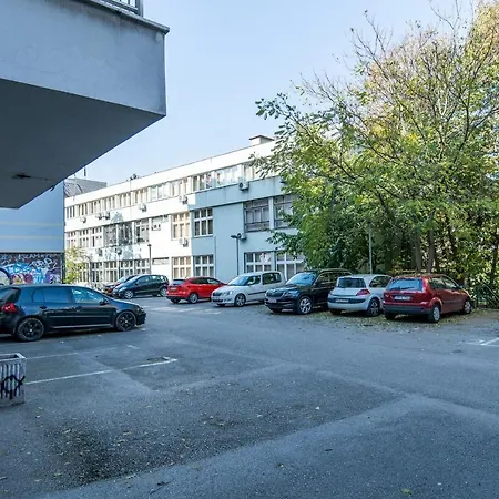 Modern 2bdr In The Center- Free Parking